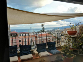 Aly Art Apartment Taormina Duomo, Gulf & Etna view